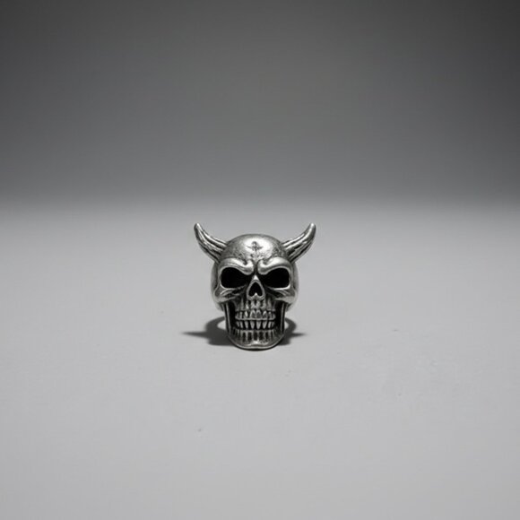 Antique Silver Skull Ring: Adjustable Gothic Ring, Statement Biker Jewellery - Picture 4 of 6